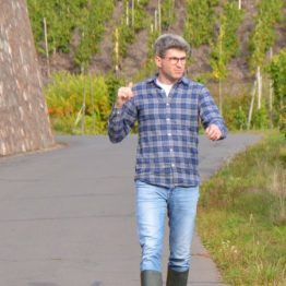 Peter Erbes im Weinberg